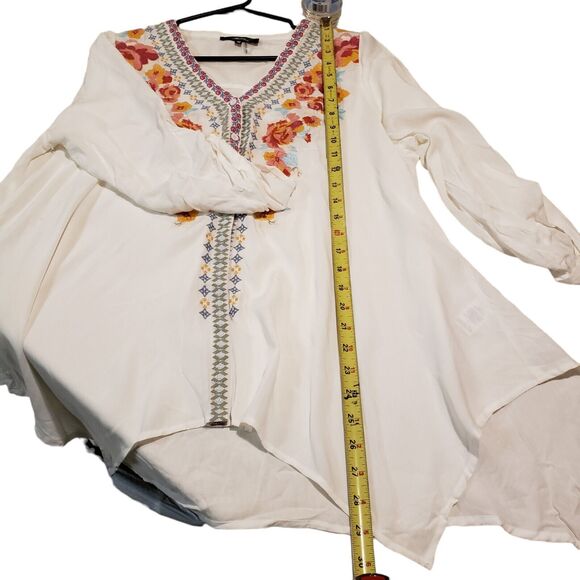 ANDREE BY UNIT White Embroidered Floral Tunic Top Shirt M Boho Roll Tab Sleeves - Picture 4 of 7